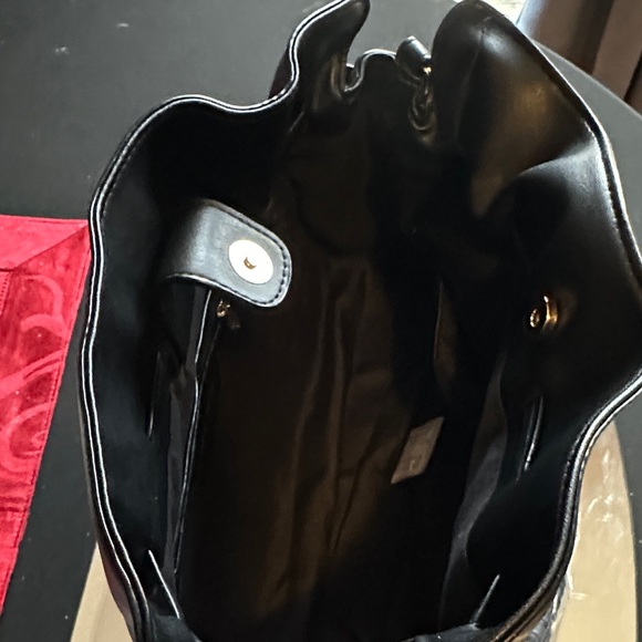 Badgley Mischka Vegan Leather Slouchy Bucket Crossbody Shoulder Bag NWT $149 - Picture 9 of 10